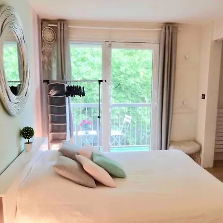 Un Ecrin De Verdure Aux Portes De Paris *